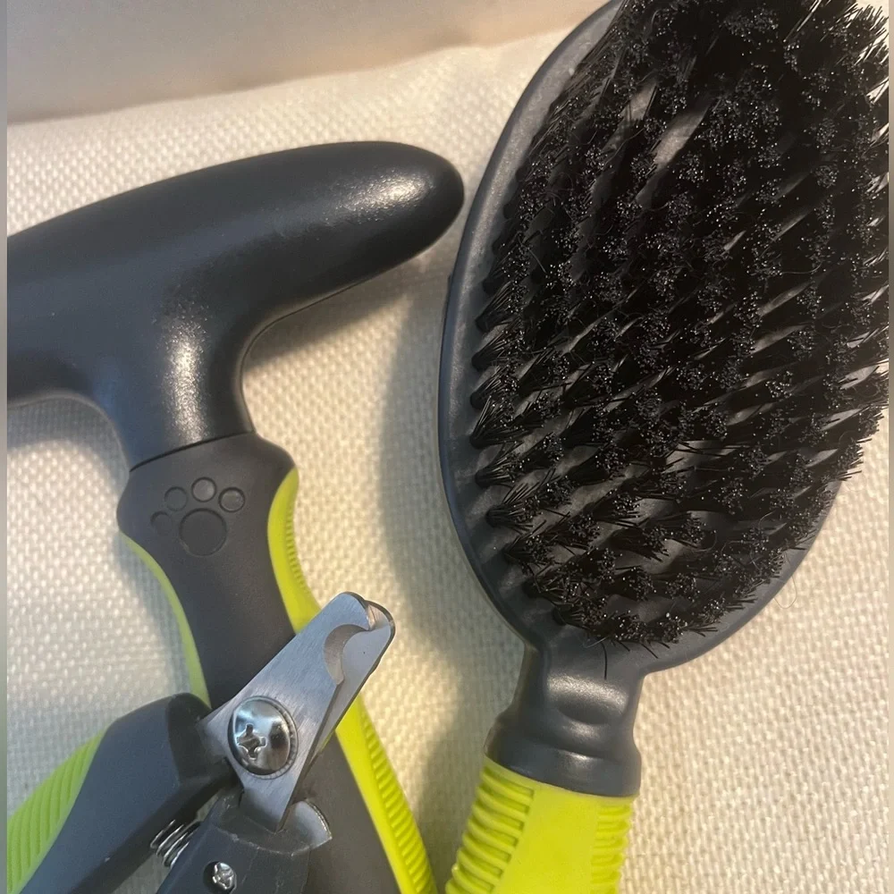 NWOT Mod Dog Grooming Set